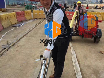 路面灌縫施工，選翔工機械瀝青灌縫機
