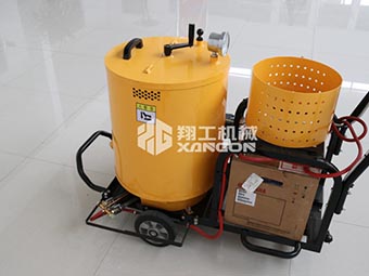 瀝青灌縫機廠(chǎng)家迎合路面養護需求，適應市場(chǎng)變化