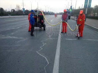 強化春季公路養護，保證道路通暢