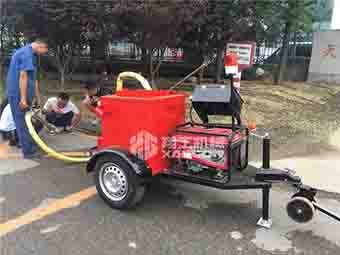 瀝青灌縫機廠(chǎng)家為大家介紹有關(guān)道路裂縫知識