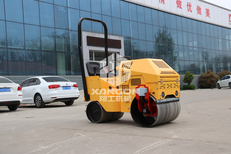 小型壓路機配重松動(dòng)的原因是什么？4個(gè)細節告訴你