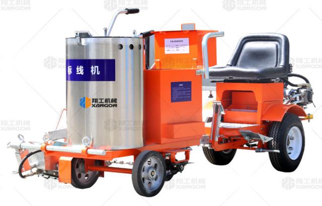 熱熔劃線(xiàn)機配置助力車(chē)，高施工高標線(xiàn)質(zhì)量